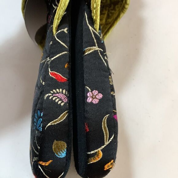 CiccaBella Size 9-10 silk House slippers and cosmetic bag. - Picture 7 of 8